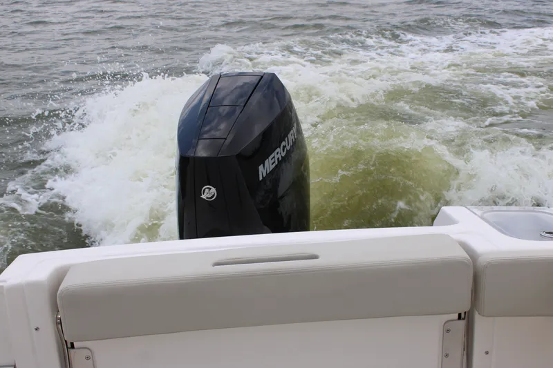 Slide: The Image of Boston Whaler 240 Vantage 2026 - 28