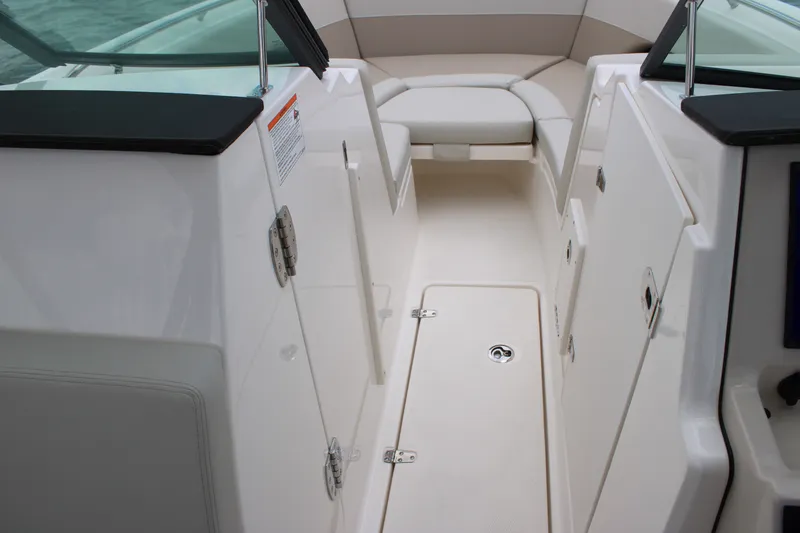Slide: The Image of Boston Whaler 240 Vantage 2026 - 56