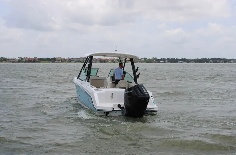 Slide: The Image of Boston Whaler 240 Vantage 2026 - 5