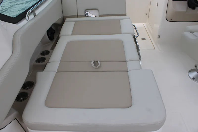 Slide: The Image of Boston Whaler 240 Vantage 2026 - 39