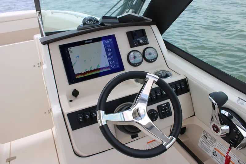 Slide: The Image of Boston Whaler 240 Vantage 2026 - 46