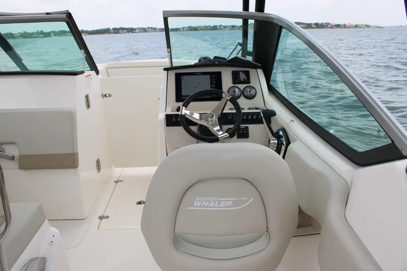 Slide: The Image of Boston Whaler 240 Vantage 2026 - 52