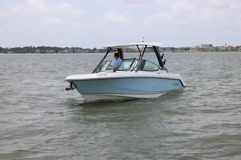 Slide: The Image of Boston Whaler 240 Vantage 2026 - 15