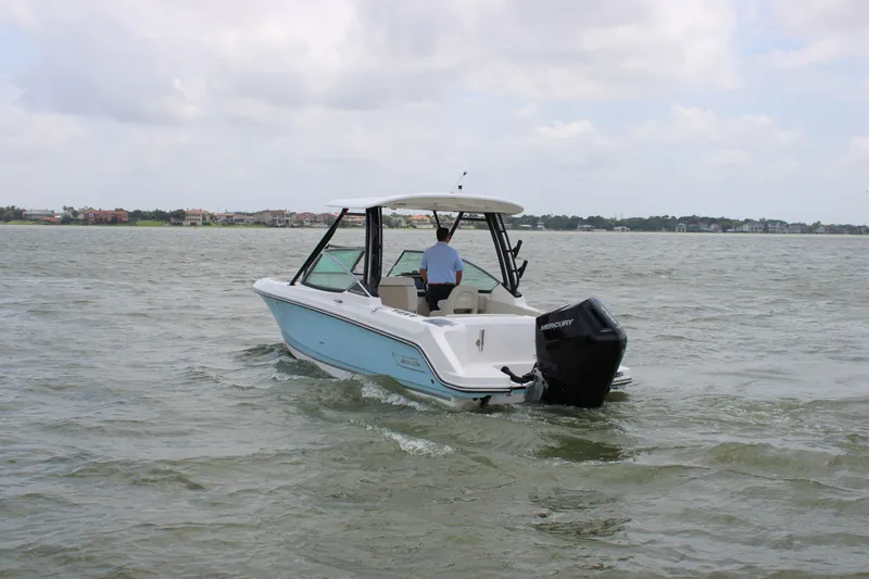 Slide: The Image of Boston Whaler 240 Vantage 2026 - 4