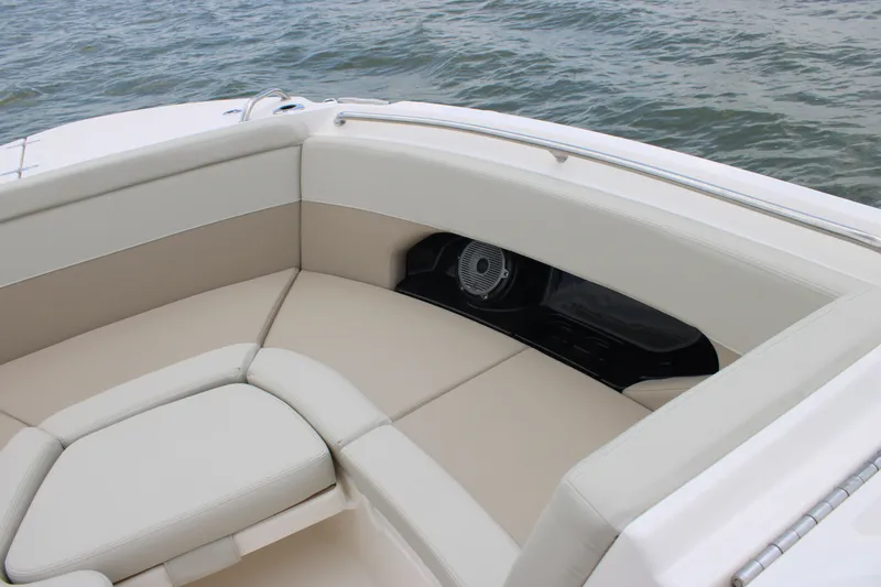 Slide: The Image of Boston Whaler 240 Vantage 2026 - 57