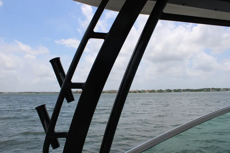 Slide: The Image of Boston Whaler 240 Vantage 2026 - 30