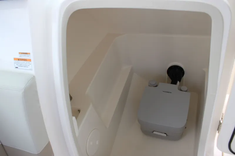Slide: The Image of Boston Whaler 240 Vantage 2026 - 44