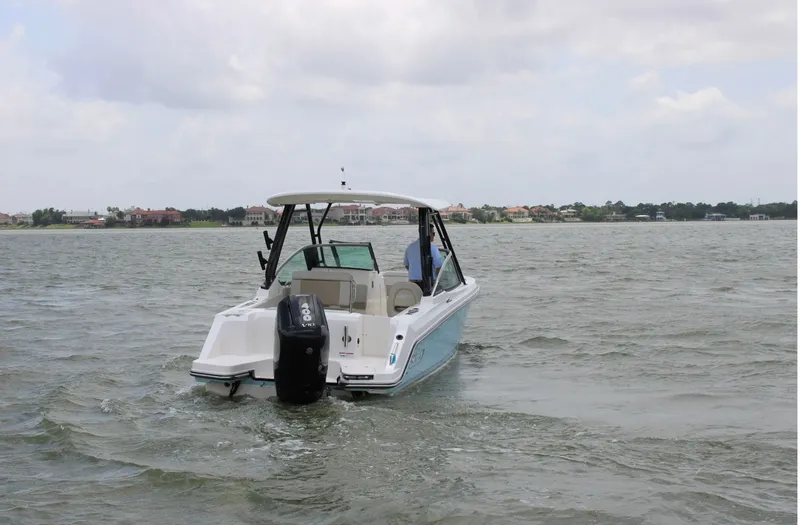 Slide: The Image of Boston Whaler 240 Vantage 2026 - 7