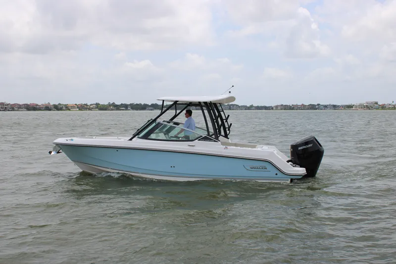 Slide: The Image of Boston Whaler 240 Vantage 2026 - 0