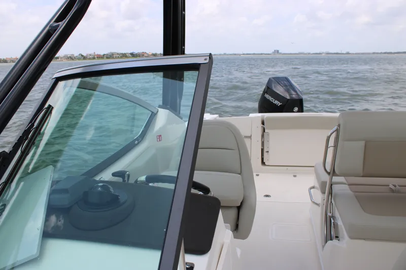 Slide: The Image of Boston Whaler 240 Vantage 2026 - 23