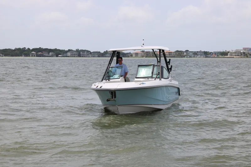 Slide: The Image of Boston Whaler 240 Vantage 2026 - 13
