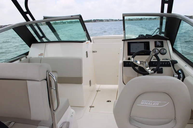 Slide: The Image of Boston Whaler 240 Vantage 2026 - 51