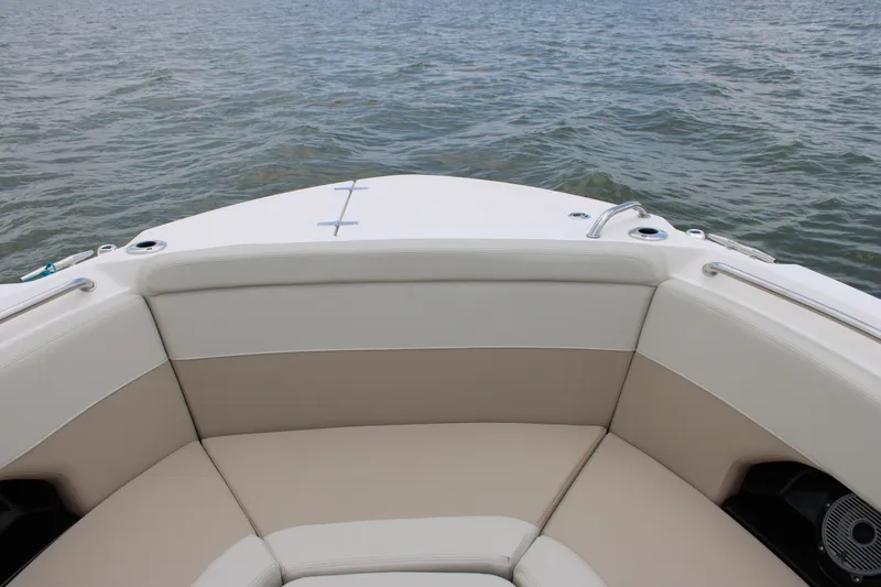 Slide: The Image of Boston Whaler 240 Vantage 2026 - 58