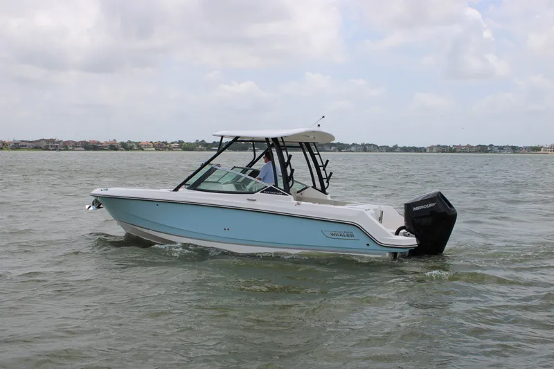 Slide: The Image of Boston Whaler 240 Vantage 2026 - 1
