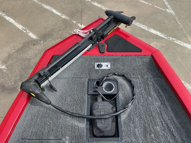 Slide: The Image of Tracker PRO 175 TXW 2018 - 10