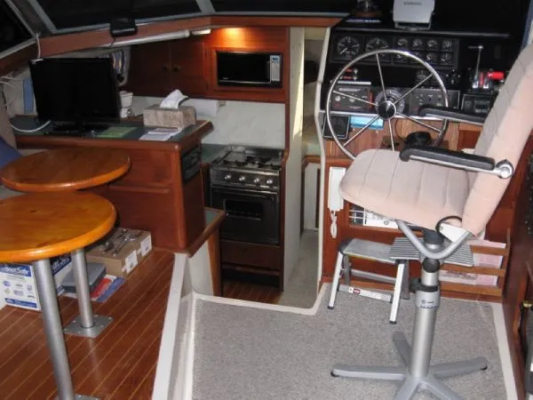 Slide: The Image of Bayliner 3288 1989 - 2