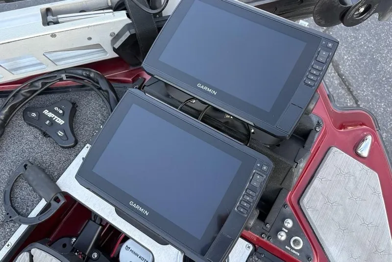 Slide: The Image of Dual Garmin displays on 2021 Vexus VX20 boat dashboard with Raptor control. - 12