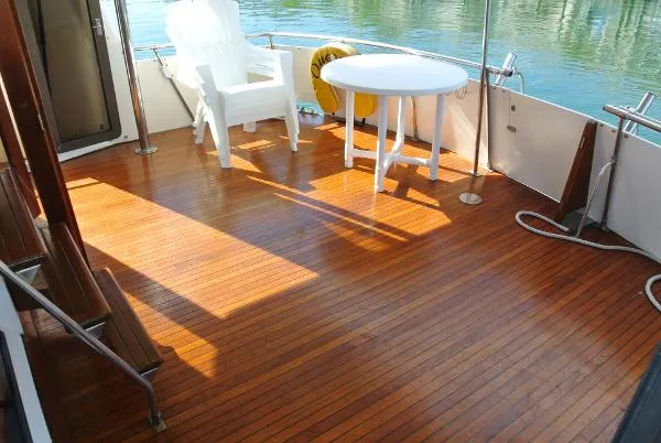Slide: The Image of Vista 46 Sundeck 1988 - 5