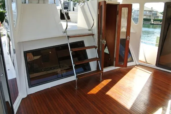 Slide: The Image of Vista 46 Sundeck 1988 - 6