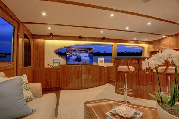 Slide: The Image of Hatteras Convertible 2016 - 4