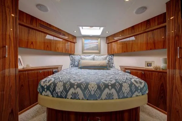 Slide: The Image of Hatteras Convertible 2016 - 8