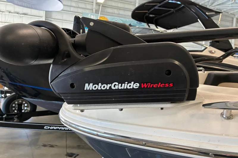 Slide: The Image of 2017 Chaparral 21 H2O Ski & Fish with MotorGuide Wireless trolling motor. - 16