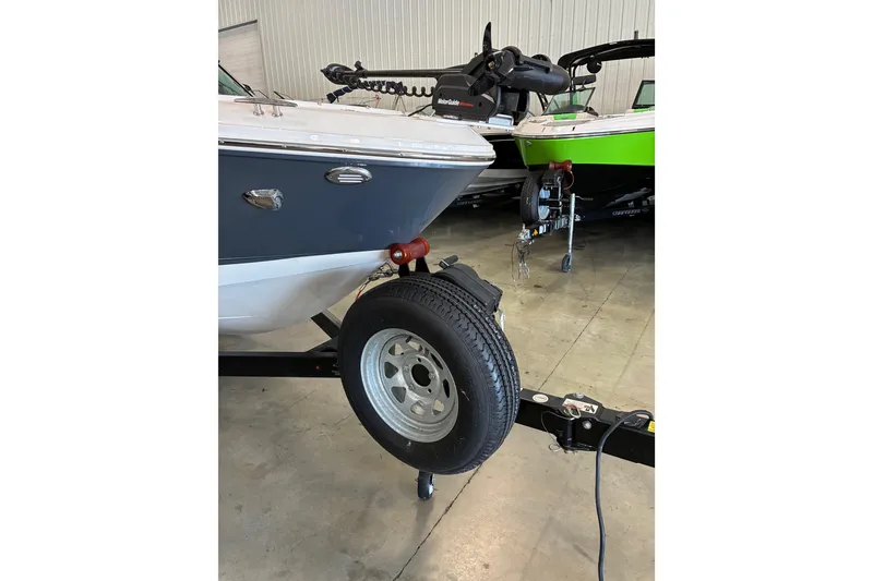 Slide: The Image of 2017 Chaparral 21 H2O Ski & Fish boat on trailer in showroom. - 18