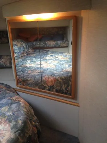 Slide: The Image of Sea Ray 400 Express Cruiser 1996 - 10
