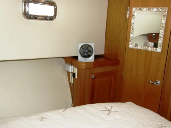Slide: The Image of Mainship Flybridge Trawler 2006 - 10