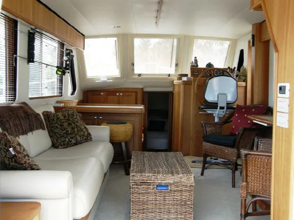 Slide: The Image of Mainship Flybridge Trawler 2006 - 3