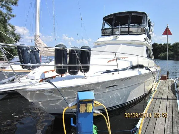 Slide: The Image of Sea Ray 390 Sedan Bridge 1984 - 10
