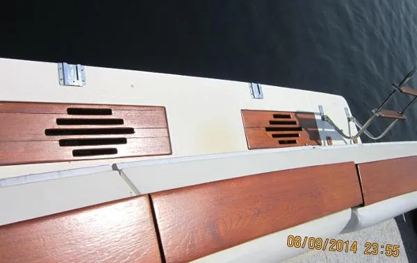 Slide: The Image of Sea Ray 390 Sedan Bridge 1984 - 11