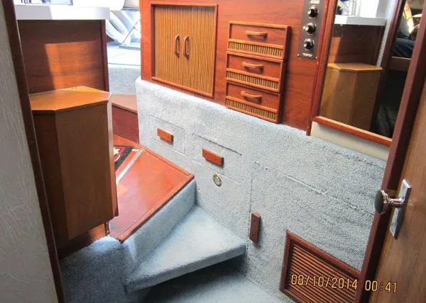 Slide: The Image of Sea Ray 390 Sedan Bridge 1984 - 6