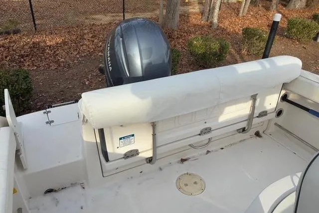 Slide: The Image of Robalo R222 Center Console 2023 with Yamaha engine, rear seat view. - 18