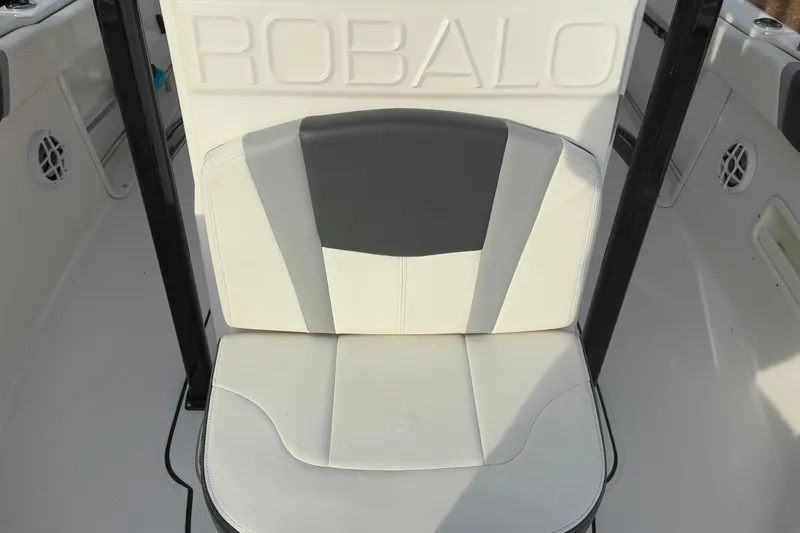 Slide: The Image of Robalo R222 Center Console seat, 2023 model, close-up view. - 9
