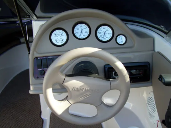 Slide: The Image of Four Winns 180 Horizon 2002 - 1