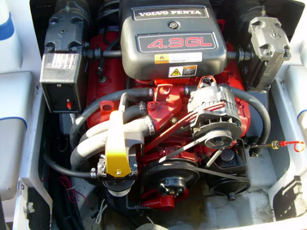 Slide: The Image of Four Winns 180 Horizon 2002 - 4