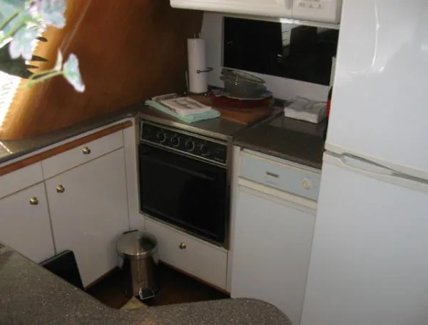 Slide: The Image of Bayliner 4788 Pilothouse 1998 - 8