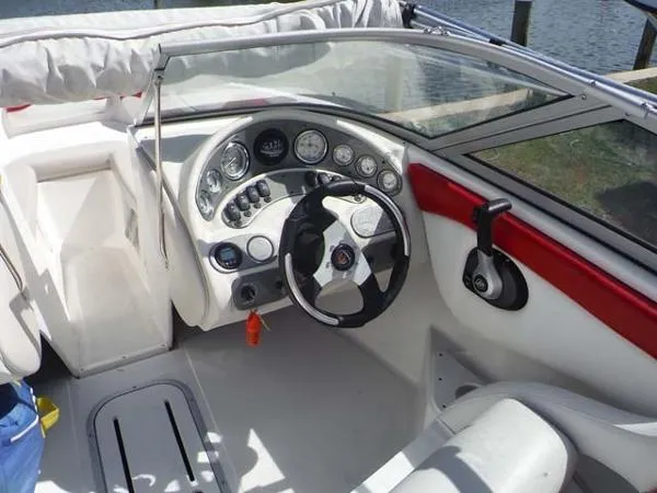 Slide: The Image of Mariah SX18 BOWRIDER 2006 - 6