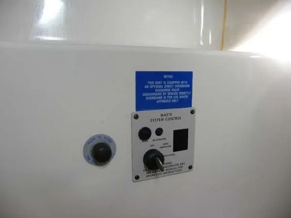 Slide: The Image of Sea Ray 250 Sundancer 1996 - 10