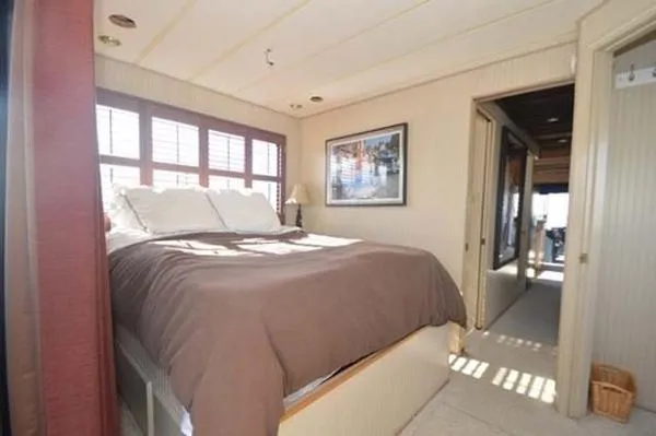 Slide: The Image of Sumerset Houseboat 1993 - 4