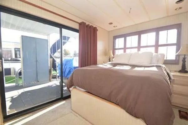 Slide: The Image of Sumerset Houseboat 1993 - 5