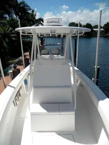 Slide: The Image of Island Runner 31 Center Console 2009 - 3