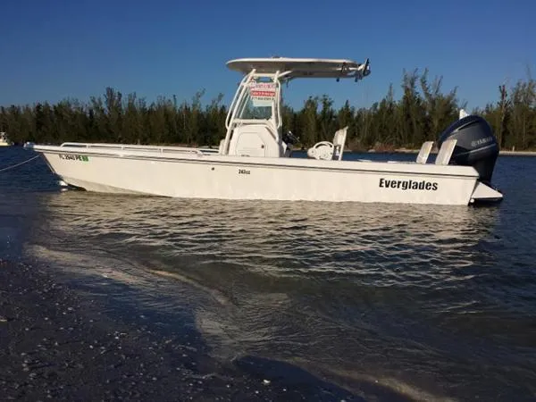 Slide: The Image of Everglades 243 Center Console 2011 - 0
