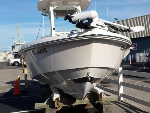 Slide: The Image of Everglades 243 Center Console 2011 - 5