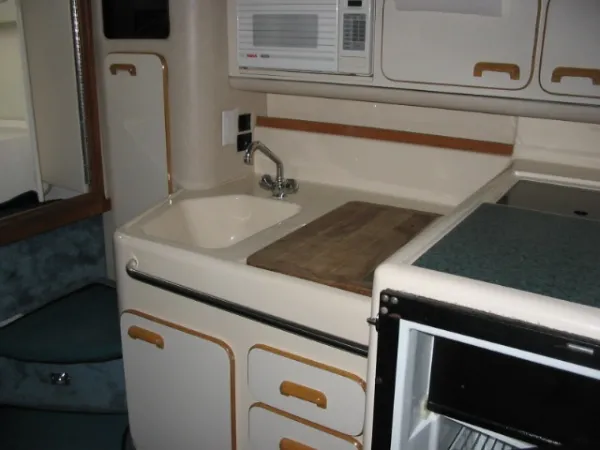 Slide: The Image of Sea Ray 330 Sundancer 1994 - 11