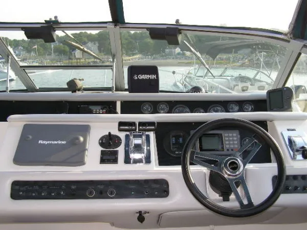 Slide: The Image of Sea Ray 330 Sundancer 1994 - 8