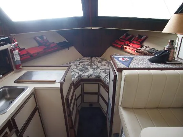 Slide: The Image of Hatteras 32 Flybridge Fisherman 1984 - 11