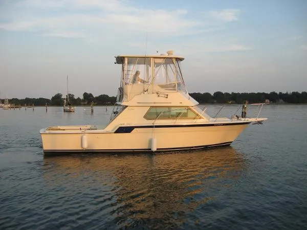 Slide: The Image of Hatteras 32 Flybridge Fisherman 1984 - 3