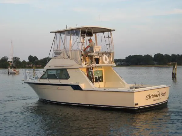 Slide: The Image of Hatteras 32 Flybridge Fisherman 1984 - 5